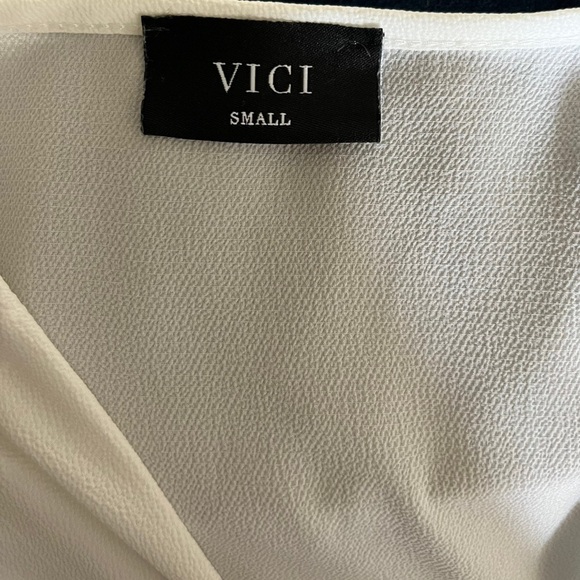 Vici V Neck Blouse in Ivory Small NWOT - Picture 6 of 6